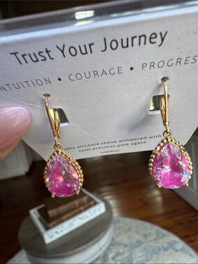 Sparkling pink Teardrop Crystal Dangle Earrings - Gold Tone